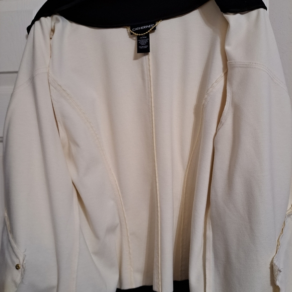 Catherine's 0X cream w/black trim - Picture 4 of 5